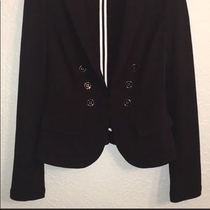 WHBM women’s size 12  knit fitted cropped blazer.
